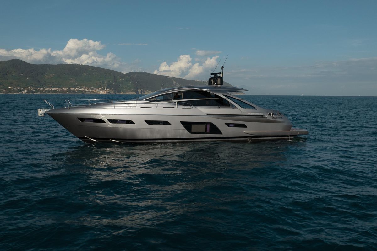 2022 Pershing 69 