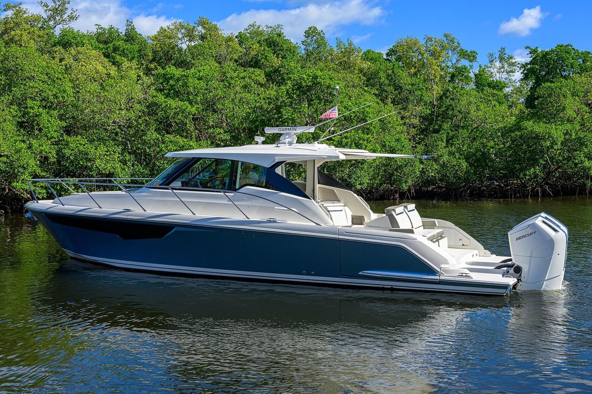 2022 Tiara Yachts 43 