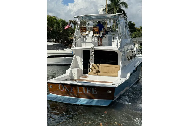One Life Yacht Photos Pics 2000 Hatteras 50 Convertible yacht named "One Life" in Miami, Florida.