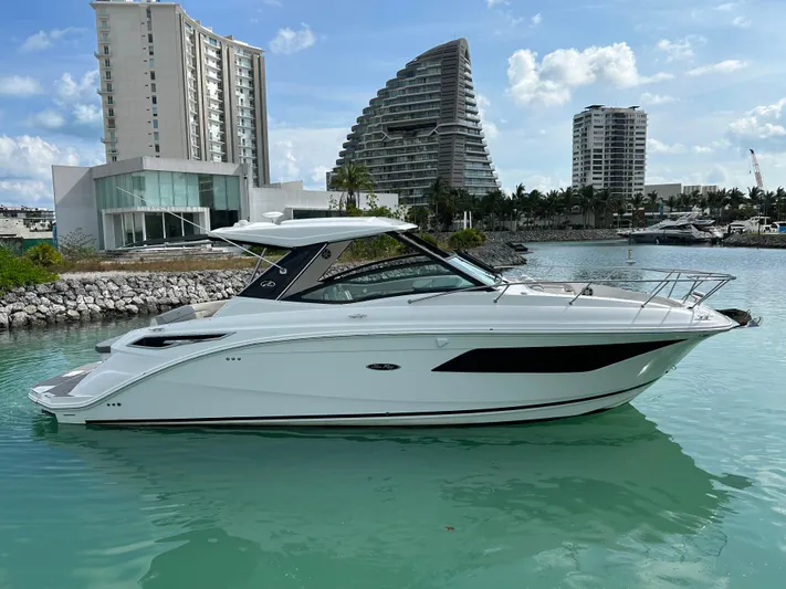 2023 Sea Ray 320 Sundancer @ Canucn Yacht Photos Pics 