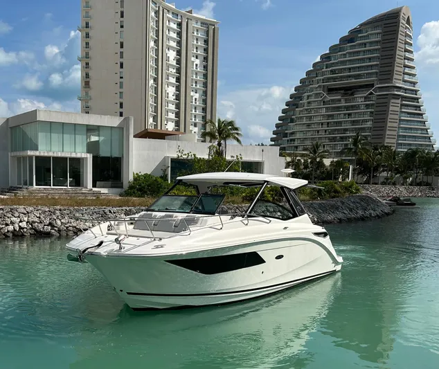 2023 Sea Ray 320 Sundancer @ Canucn Yacht Photos Pics 