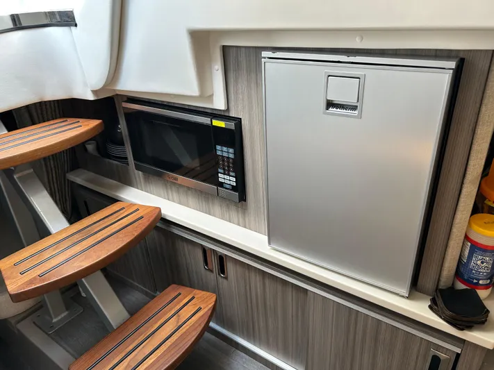 2023 Sea Ray 320 Sundancer @ Canucn Yacht Photos Pics 2023 Sea Ray Sundancer 320 interior with microwave and compact fridge.