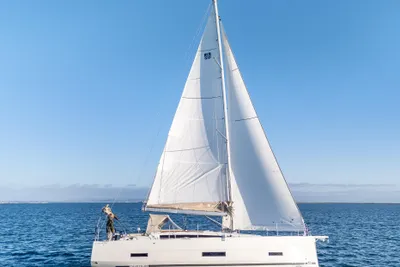 Dufour 390