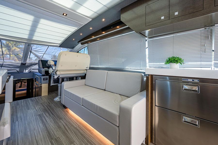 2016 Cruisers Yachts 60 Cantius