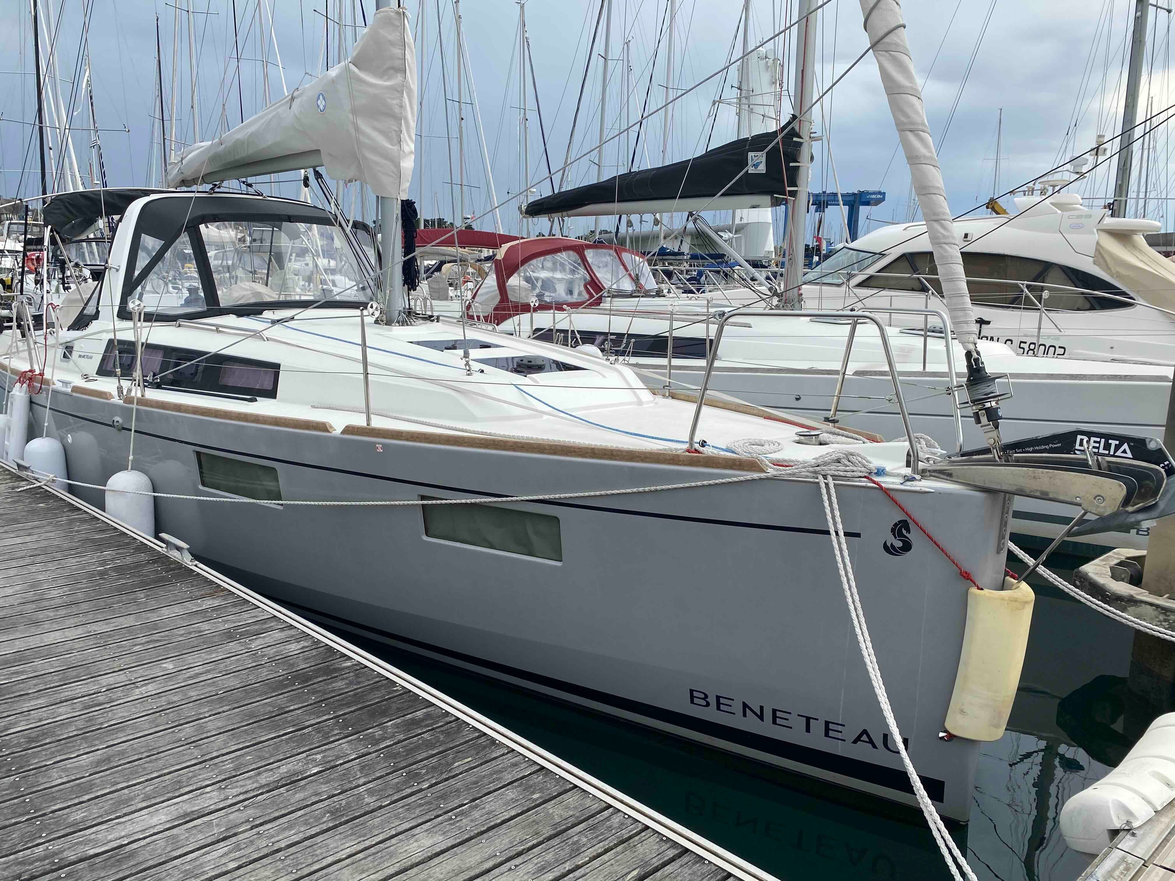 2020 Beneteau Oceanis 35.1