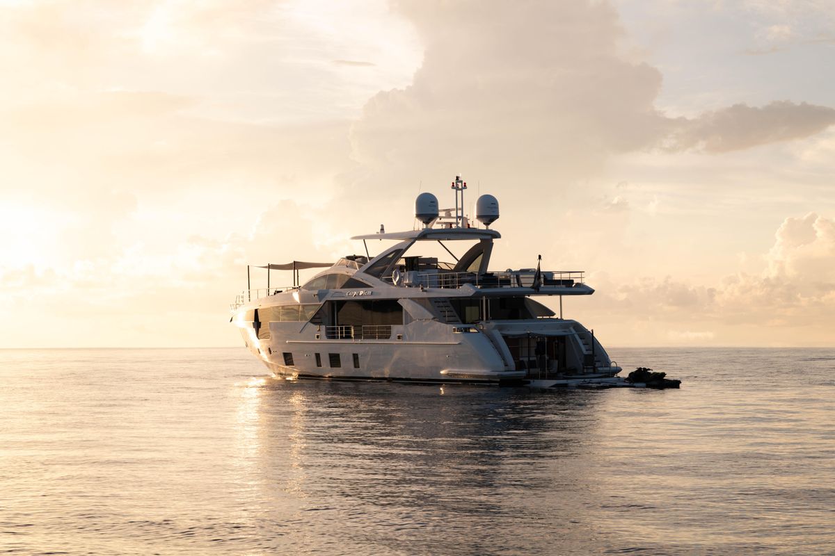 2023 Azimut 102 