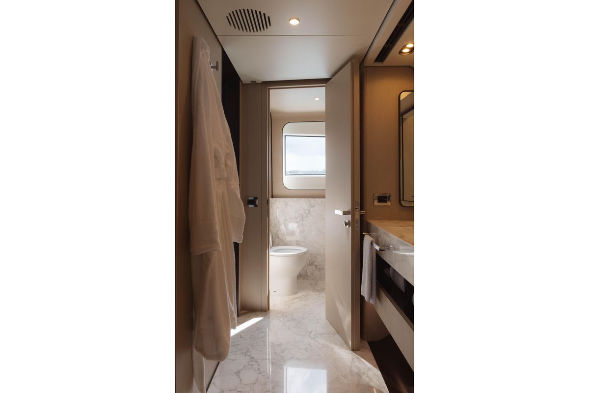 2023 Azimut 102 