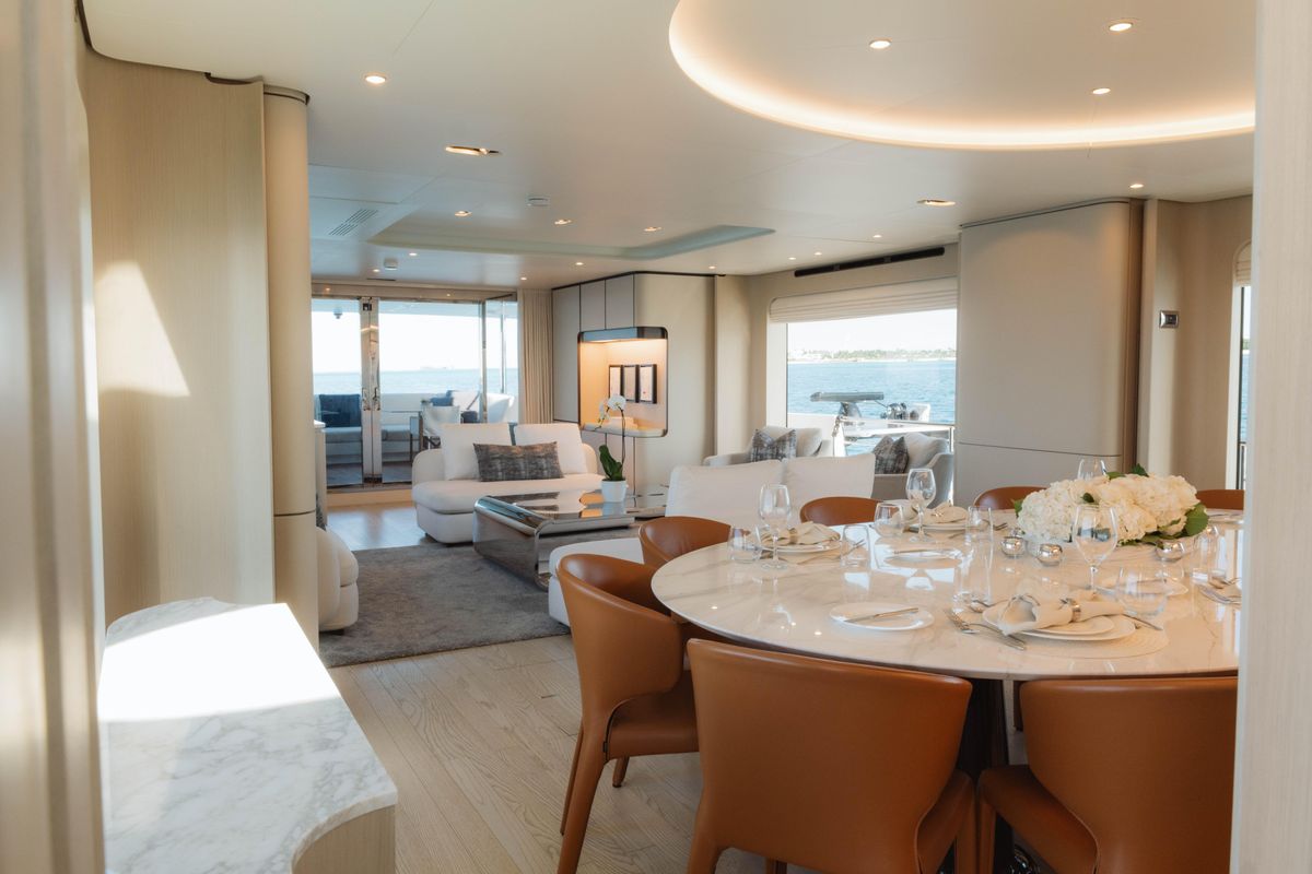 2023 Azimut 102 