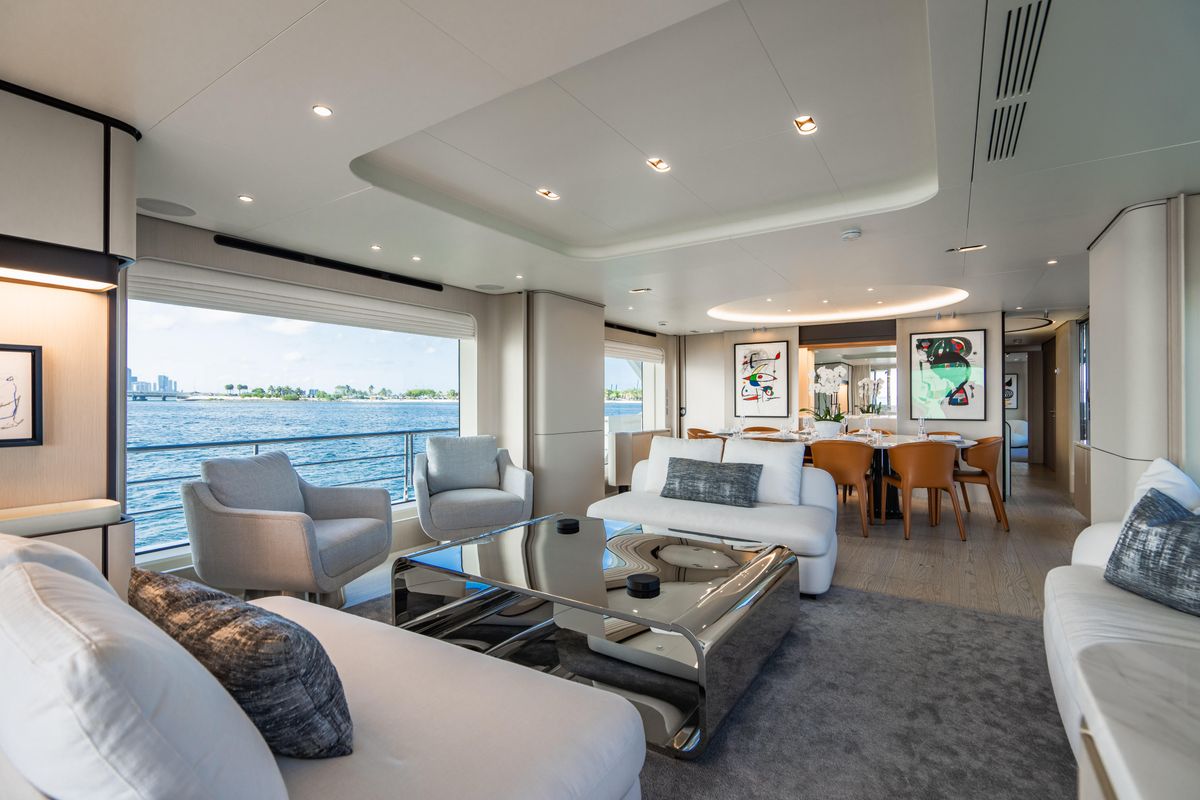 2023 Azimut 102 