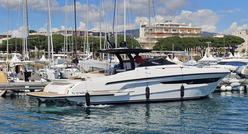 Rio 50 Yacht Photos Pics 