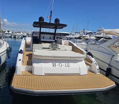 Yacht