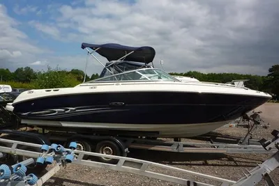 2005 Sea Ray 220 Sunsport