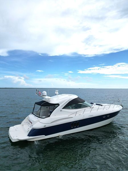 2005 Cruisers Yachts 520 Express