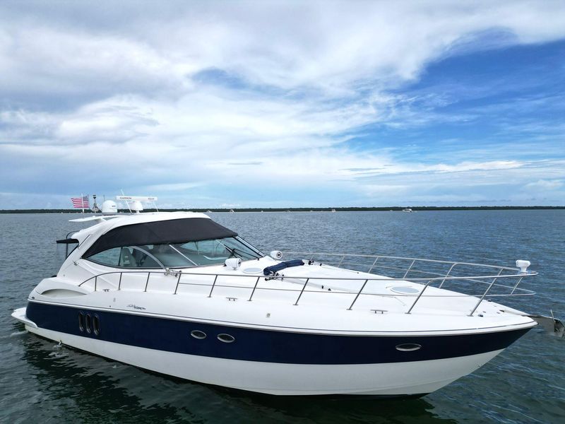 2005 Cruisers Yachts 520 Express