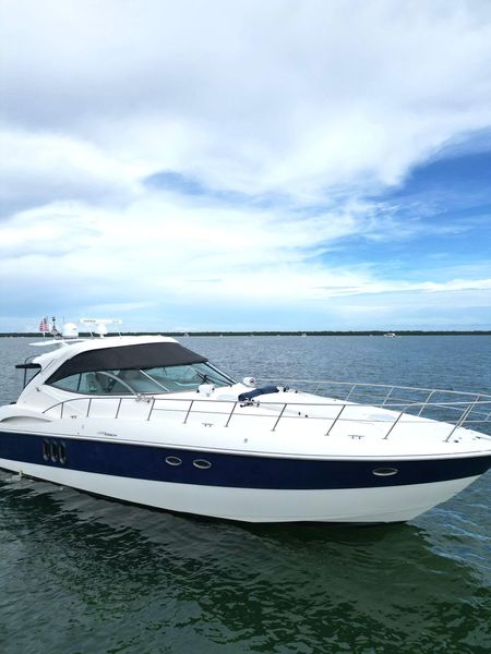 2005 Cruisers Yachts 520 Express