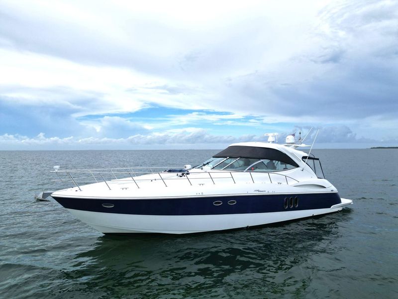 2005 Cruisers Yachts 520 Express