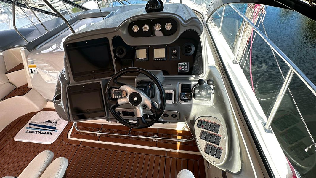 2005 Cruisers Yachts 520 Express