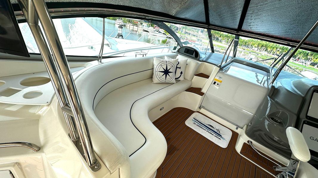 2005 Cruisers Yachts 520 Express