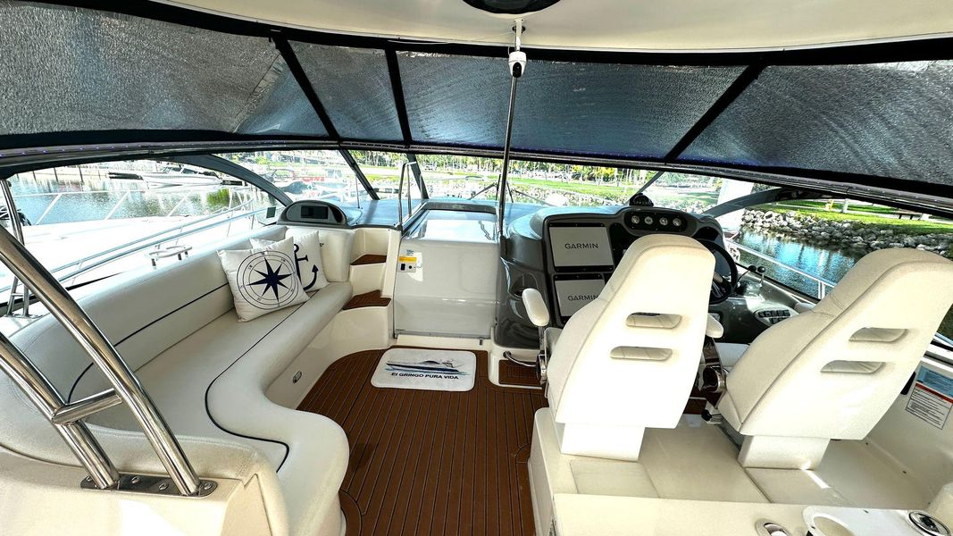 2005 Cruisers Yachts 520 Express