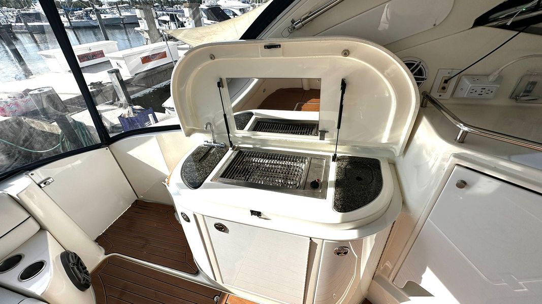 2005 Cruisers Yachts 520 Express