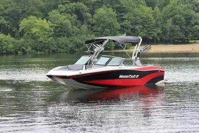2019 MasterCraft XT22