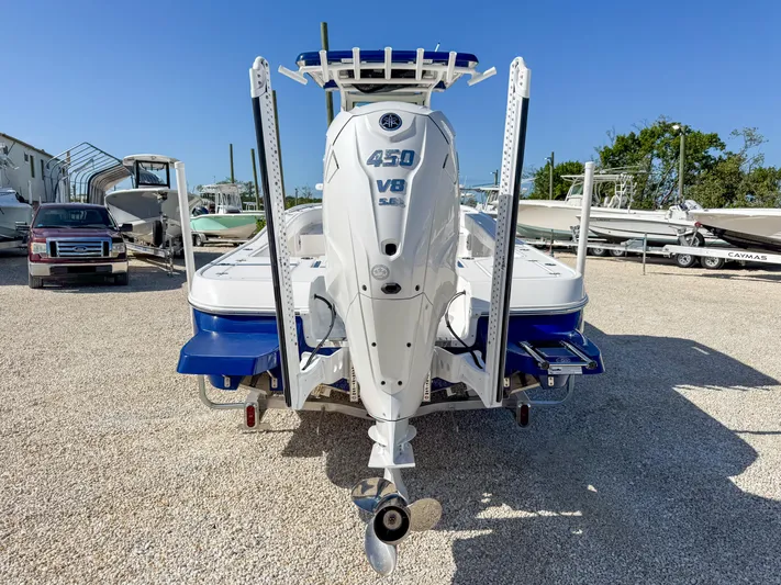  Yacht Photos Pics 2024 Caymas 28 HB boat with powerful 450 V8 engine, rear view.