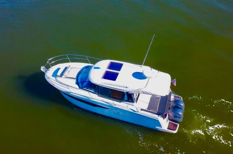 Roamin' Holiday Yacht Photos Pics 