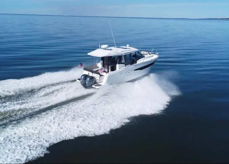 Roamin' Holiday Yacht Photos Pics 