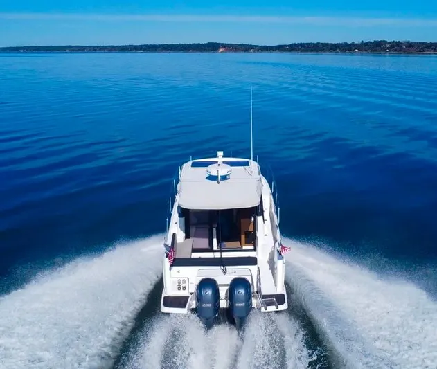 Roamin' Holiday Yacht Photos Pics 