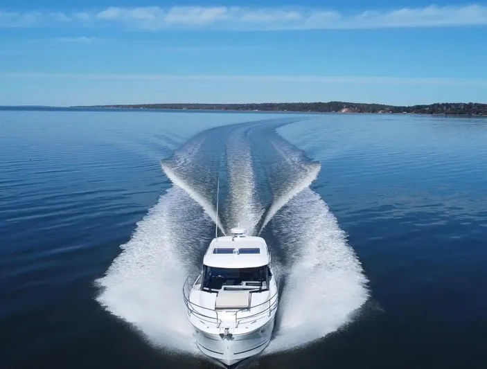 Roamin' Holiday Yacht Photos Pics 