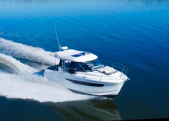 Roamin' Holiday Yacht Photos Pics 
