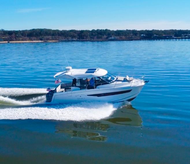2021 Jeanneau NC Weekender 895 Express Cruiser for sale