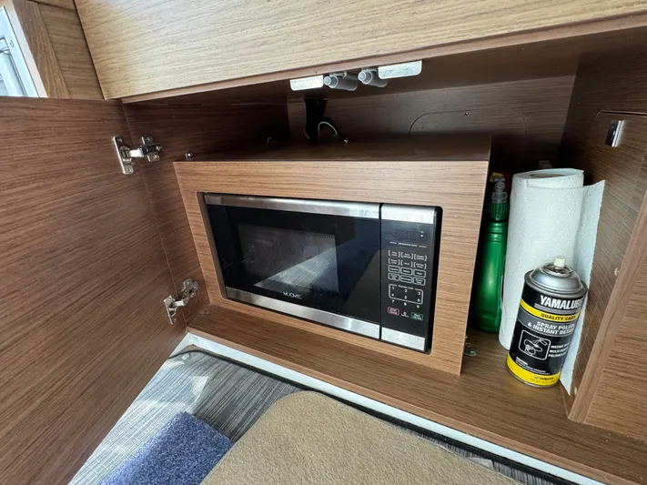 Roamin' Holiday Yacht Photos Pics 