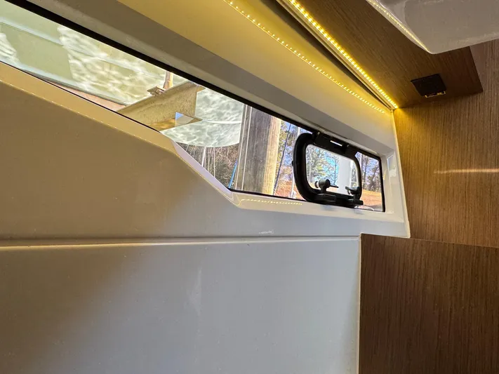 Roamin' Holiday Yacht Photos Pics 