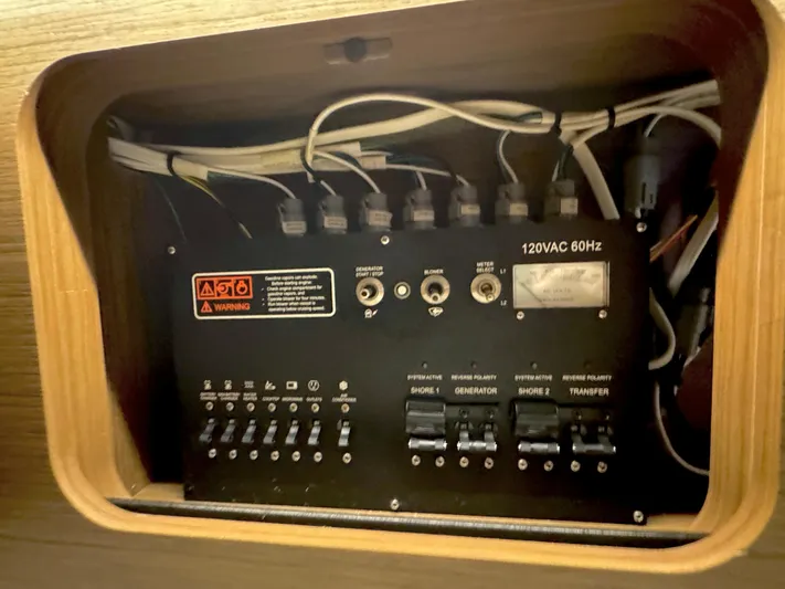 Roamin' Holiday Yacht Photos Pics 