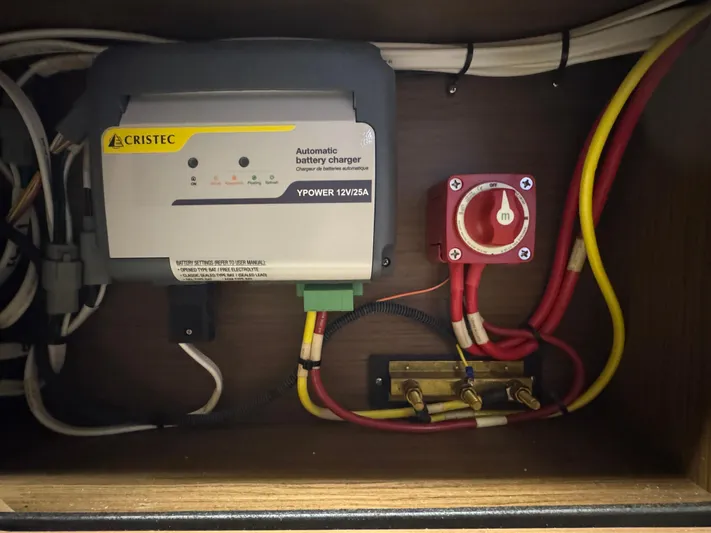 Roamin' Holiday Yacht Photos Pics 