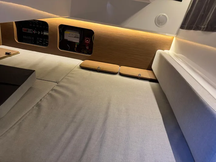 Roamin' Holiday Yacht Photos Pics 