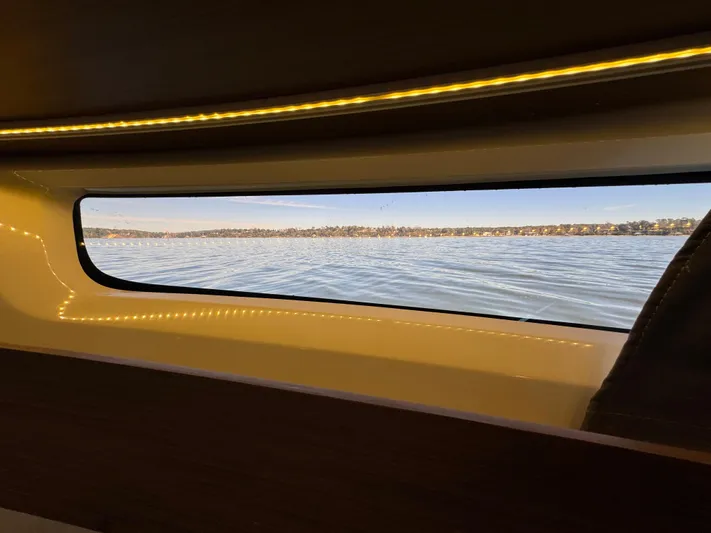 Roamin' Holiday Yacht Photos Pics 