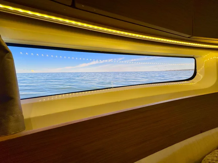 Roamin' Holiday Yacht Photos Pics 