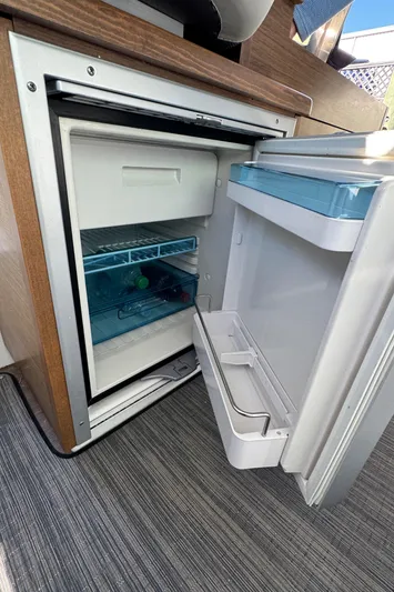 Roamin' Holiday Yacht Photos Pics 