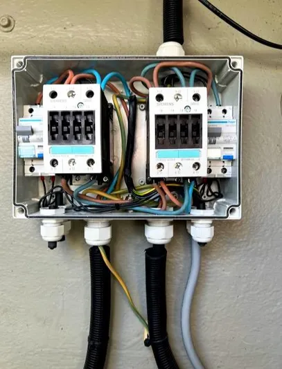 Maramor Yacht Photos Pics Electrical panel with wiring in a 2019 Sargo 33 All Season boat.