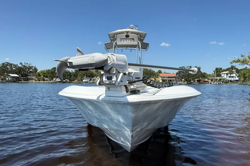  Yacht Photos Pics 2024 Contender 26 Bay boat on water, featuring advanced trolling motor, clear blue sky.