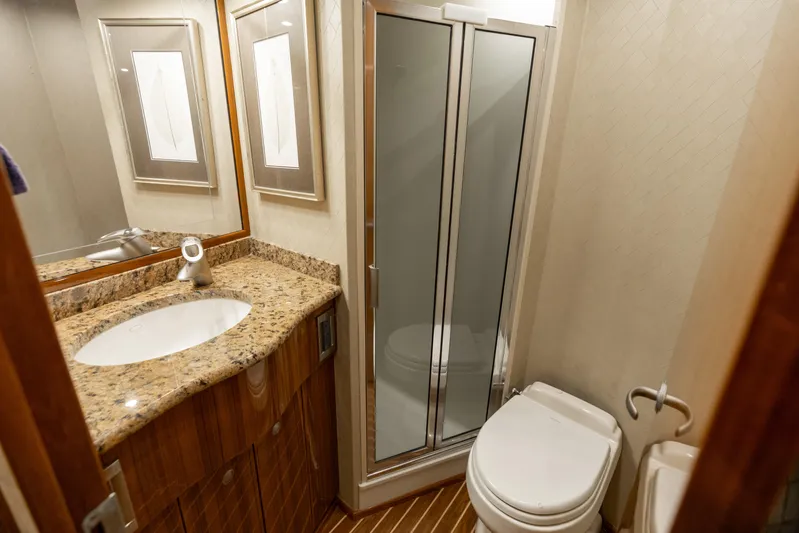 Barefoot Drive Yacht Photos Pics 2008 Viking 64 Enclose Bridge- VIP Head