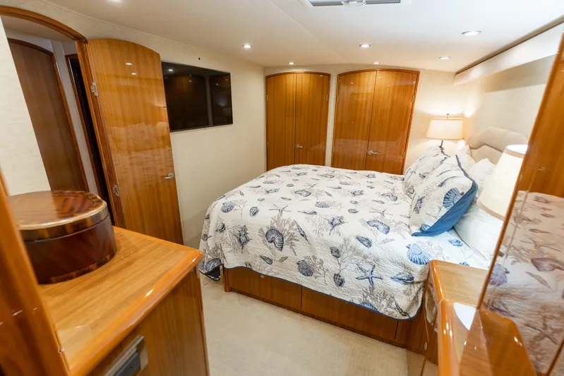 Barefoot Drive Yacht Photos Pics 2008 Viking 64 Enclose Bridge- Master Stateroom