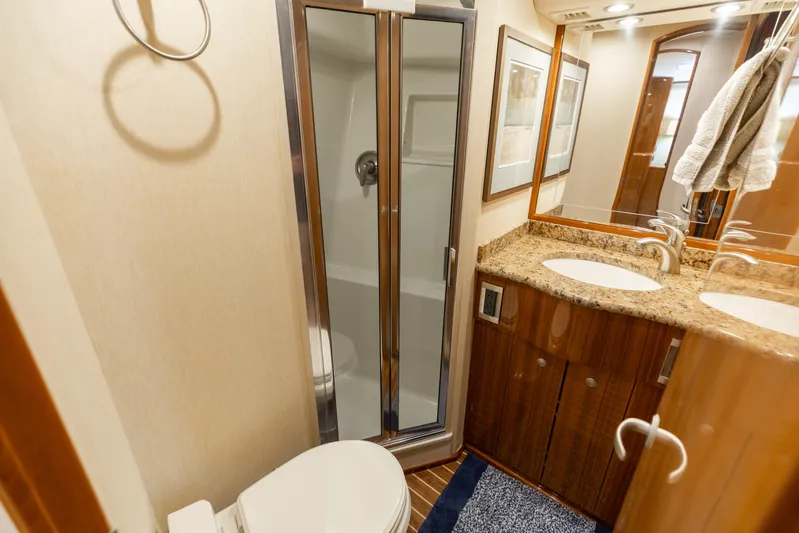 Barefoot Drive Yacht Photos Pics 2008 Viking 64 Enclose Bridge-Guest Head