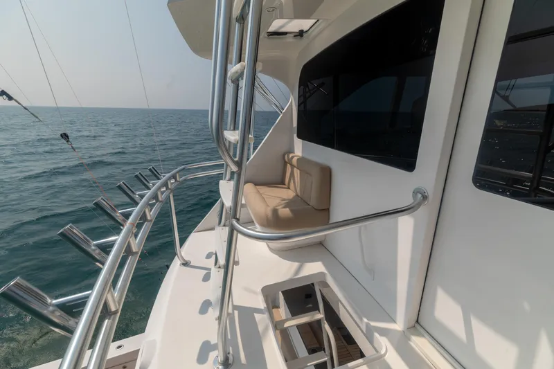 Barefoot Drive Yacht Photos Pics 2008 Viking 64 Enclose Bridge- Mezzanine Seating