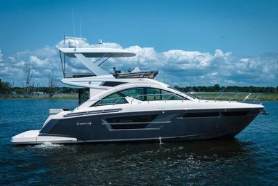 Cruisers Yachts 54 Cantius Fly