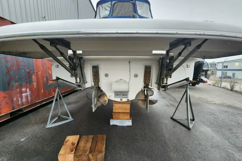  Yacht Photos Pics 2005 Doral Alegria boat on stands, showing propellers and stern details.