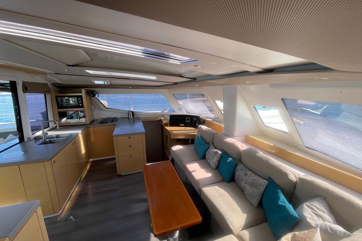 2014 Fountaine Pajot 44 