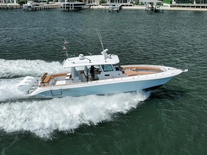 Mo Jack Yacht Photos Pics 2022 HCB Lujo boat cruising on water, showcasing sleek design and powerful engines.